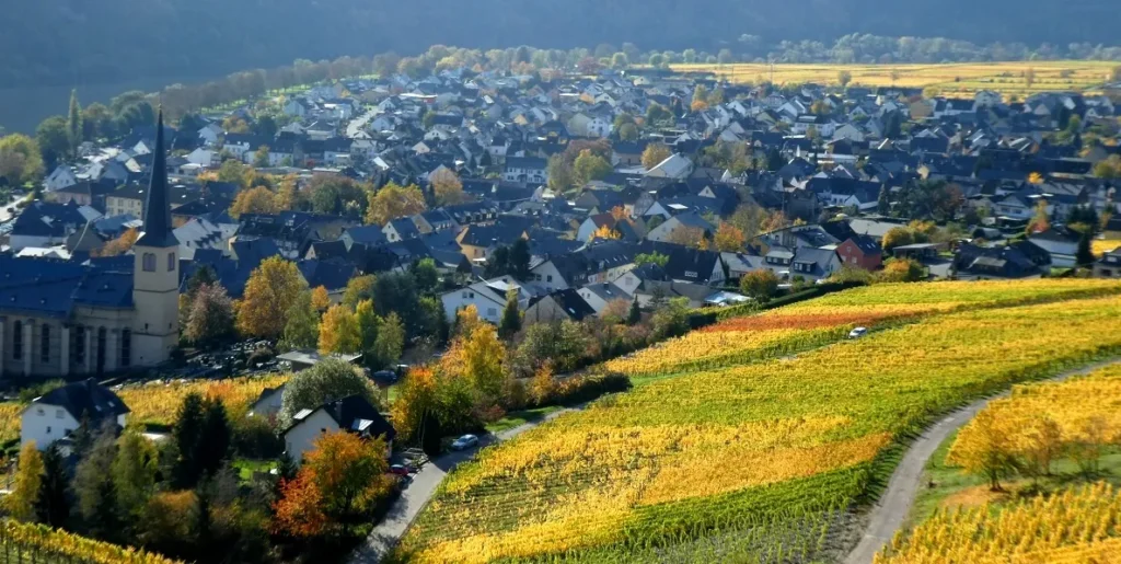 Kröv Ein malerisches Weindorf an der Mosel